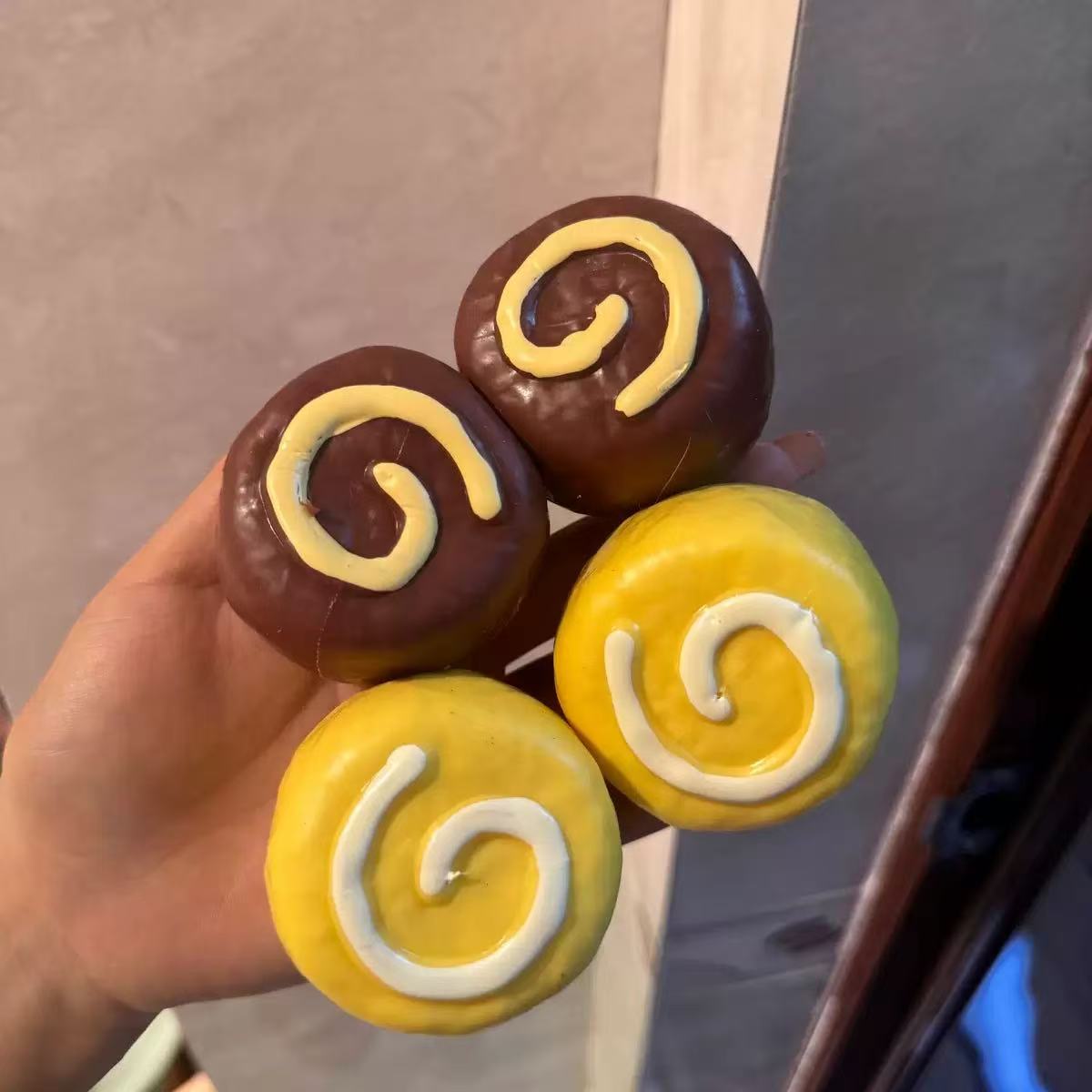 Soap Making Handmade - 바삭바삭한 스위스 롤 모양의 부드러운 손으로
